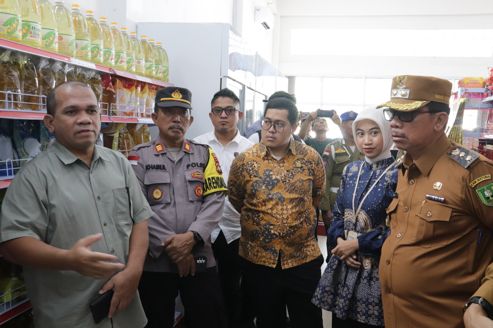 Wabup Natuna Meninjau Harga dan Ketersedian Barang selama Bulan Ramadhan 1446 H/2025